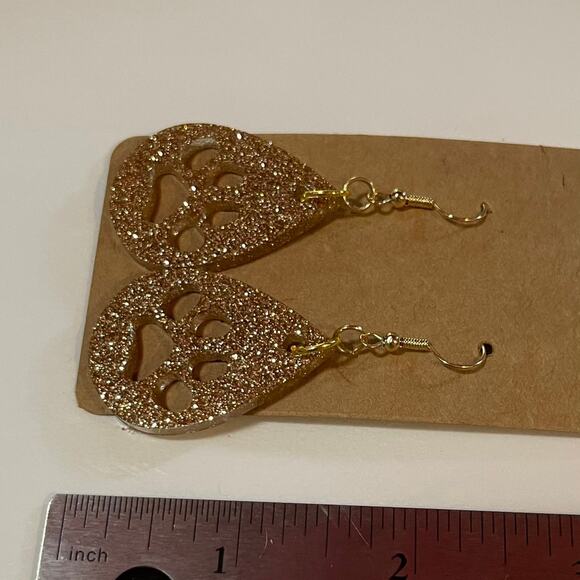 Handmade epoxy resin paw print earrings - gold glitter - Picture 4 of 5
